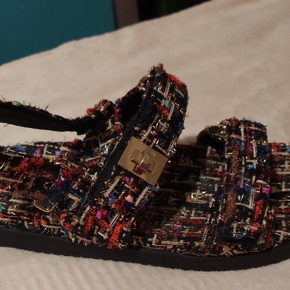 Steve Madden Gold and Black Sandals with Cage Straps - Picture 3 of 5